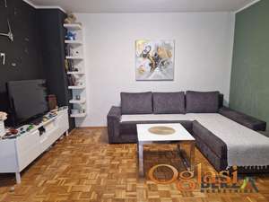 Prodaje se lep i komforan dvosoban stan na Novom Naselju, u mirnom i porodičnom delu idealnom za kvalitetan život bez gradske buke