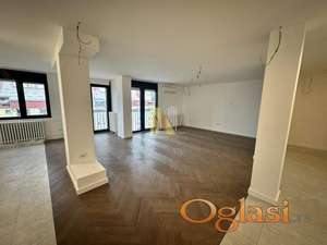 Kompletno renoviran četvoroiposoban stan na Limanu 4