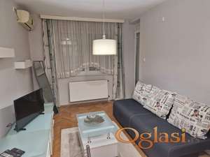 Izdaje se jednoiposoban stan – Grbavica, odlična lokacija