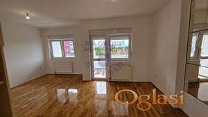 Odlican cetvorosoban stan na Bulevaru Evrope