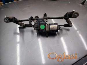 Fiat 500 poluge sa motorom - makaze