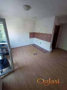TELEP- UKNJIZENA GARSONJERA U ZGRADI