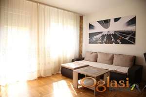 LEP JEDNOIPOSOBAN STAN SA PARKINGOM, NOVA DETELINARA