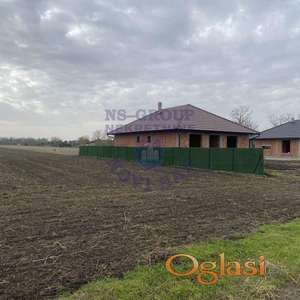 Odličan građevinski plac-Cenej