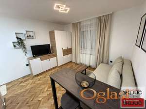 Odlicna komplet renovirana garsonjera na grbavici