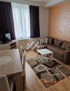 Izdajem lepu garsonjeru na TOP lokaciji Bulevar Oslobođenja !!! ID#6472