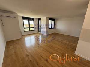 Lux četvorosoban stan na Grbavici!