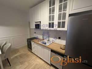 Predstavljamo vam kompletno renoviran stan koji se nalazi u samom centru grada.