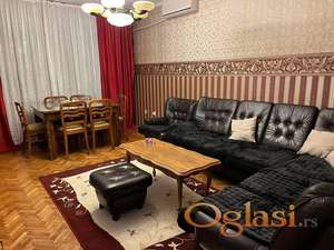 Dvosoban stan, namesten, u samom centru