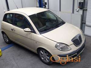 Lancia ypsilon desno krilo kod boje 228