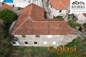 Prodaje se autenticna kamena kuca u izvanrednom stanju Lustica Tivat