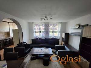 Za turizam i investitore. Kuća u centru Vrdnika.