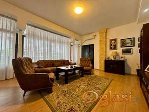 Komforan porodičan stan na Banjici ID#2327