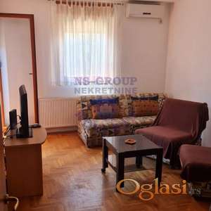 Izdaje se jednoiposoban stan na Novoj Detelinari!