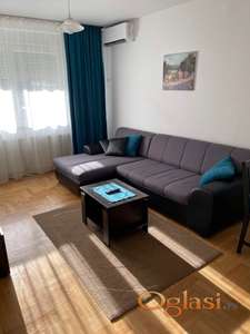 CENTAR - APARTMENT (NAMESTEN STAN ODMA USELJIV)