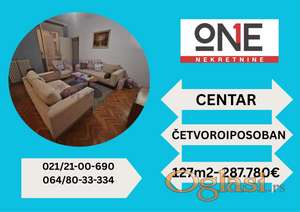 U samom centru grada, četvoroiposoban stan, salonac, sa pogledom na dve crkve, Uspensku i Sinagogu