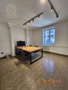 Izdavanje modernog poslovnog prostora kod Specijalnog suda – kancelarije sa parkingom, odlična lokacija