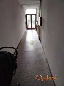 izdaje se na duže vreme 2,5 sobni komplet namešten stan u zgradi u bloku 28 ID#1060