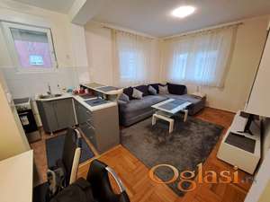 Dvoiposonan stan na atraktivnoj lokaciji