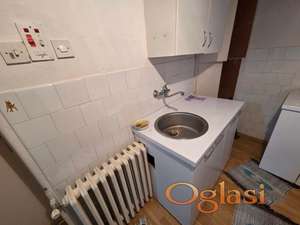 Prodajem kucu na Klisu