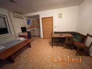 Odličan trosoban stan na dobroj lokaciji u Petrovaradinu.