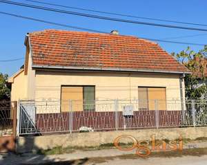 Futog kuća (67m2) i dvorišni stan (56m2) na placu 1024m2