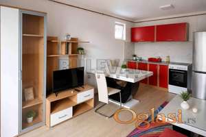 Izdaje se dvosoban duplex stan, 52 m², Šest topola