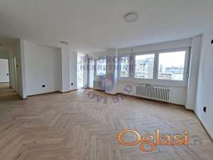Odličan komplet renoviran stan u neposrednoj blizini Socijalnog.