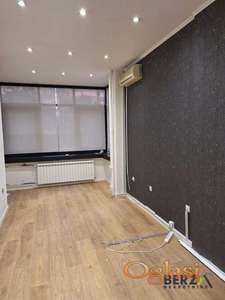  PRAZAN POSLOVNI PROSTOR OD 30 M2 NA BULEVARU OSLOBOĐENJA