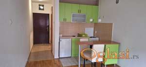 polunameštena garsonjera na odličnoj lokaciji