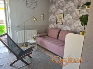 ODLIČNA GARSONJERA U CENTRU GRADA-ŽELEZNIČKA ULICA!
