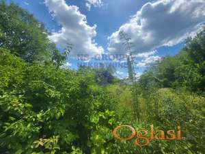 Plac sa fenomenalnim pogledamo na Novi sad i Dunav.