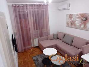  ODLIĆAN, NAMEŠTEN JEDNOIPOSOBAN STAN U ĆIRPANOVOJ ULICI