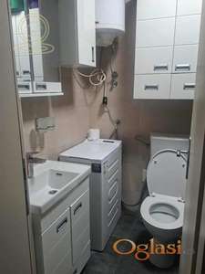 IZDAVANJE STANOVA NOVI SAD – PODBARA, CENTAR – RENOVIRAN JEDNOIPOSOBAN STAN 40m² | AGENCIJA KOMPAS