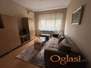 Izdaje se odličan stan u ulici Cara Dušana, 60m2
