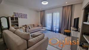 Dvosoban stan 99 m2 -- na rate - Lustica Centrale