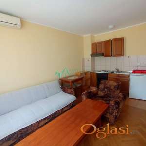 Grbavica prostrana garsonjera 