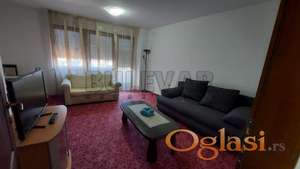Izdaje se stan u blizini Pravnog fakulteta!