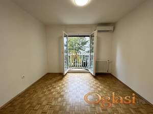 Renoviran poslovni prostor, Železnička ulica