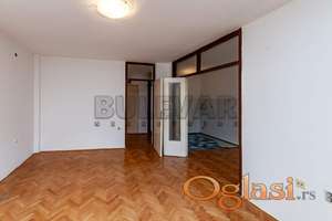 Prodaje se stan na Bulevaru Nemanjića