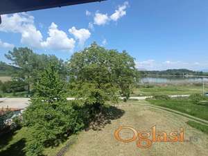Izdaje se ugostiteljski objekat sa pogledom na Oblačinsko jezero, 330m2