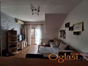 Socijalno. Namešten jednoiposoban dupleks na atraktivnoj lokaciji!