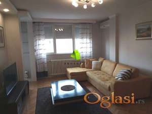 Trosoban stan na atraktivnoj lokaciji na Bulevaru Nemanjića ID#7196