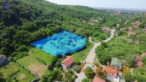 Plac na odličnoj lokaciji, uz glavni put, Ledinci!