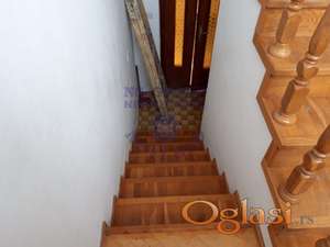 Prodaje se lepa kuća u mirnom i prijatnom delu Rakovca