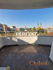 Centar, 71m2, trosoban, sa parking mestom