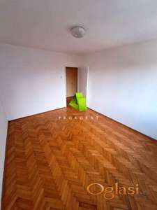 Renoviran trosoban stan sa garažom u strogom centru ID#7549