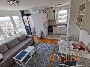 Trosoban moderno oprenljen stan u Braće Ribnikar