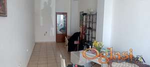 PRAZAN ULIČNI LOKAL NA VRLO PROMETNOM MESTU, ŠIRI CENTAR