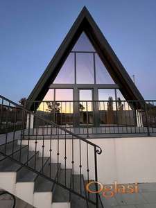 Na prodaju 2 A-Frame kuce sa bazenima